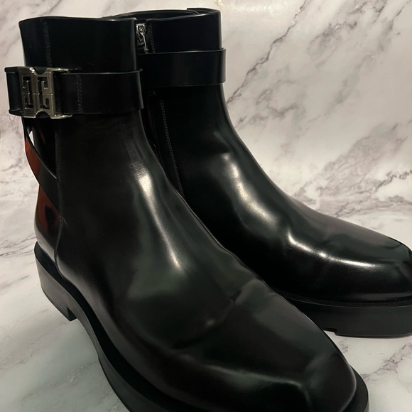 Gevinchy Black Squared Buckle Ankle Boots - Picture 3 of 10